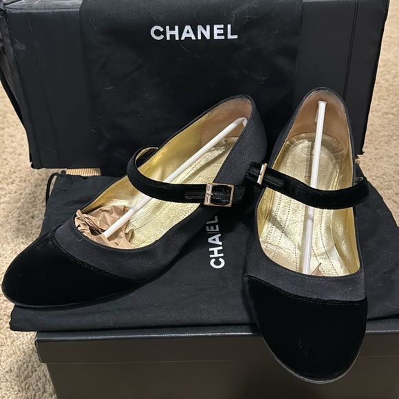 Chanel black Mary Jane style pumps - AUTHENTIC -size 39 European / 8 1/2 US - Picture 1 of 16